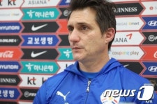 파라과이 기예르모 바로스 스켈로토 감독