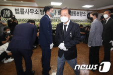 삼성시티합동법률사무소 | 홍준표 당선인, 법률사무소 희생자 합동분향소 조문
