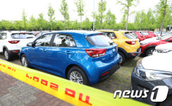 수출용 신차 들어선 광명스피돔 주차장