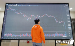 1년 6개월 만에 2천만 원대로 떨어진 비트코인