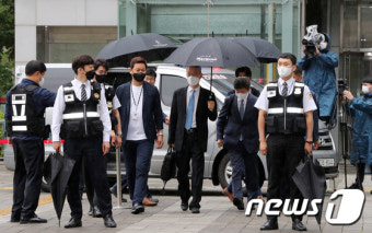 '산업부 블랙리스트' 백운규 전 장관 영장심사 출석