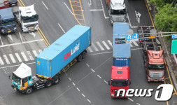 다시 운행 시작한 화물차들