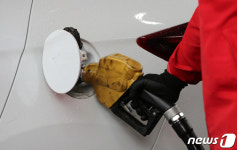 유류세 30% 인하 연말까지 연장…육계·빙과 등 담합 단속