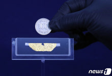 머리카락보다 가늘게 금박에 새겨진 새·꽃…현대 장인도 재현 어려워(종합)