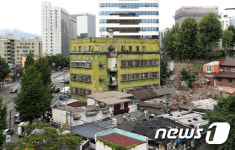 국내 최고령 충정아파트 역사 속으로