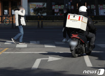 수원출입국·외국인청, 배달대행 불법취업 유학생·고용주 43명 적발
