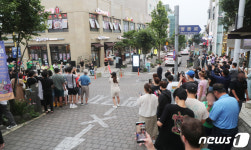 노래부터 춤까지…제주 서귀포 중심 명동로가 들썩