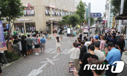 거리공연에 들썩이는 서귀포 명동로