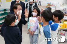 방과후학교 수업 현장 찾은 조희연 서울시교육감