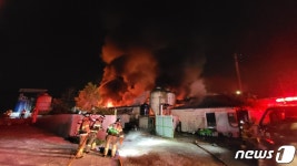 청주 돼지사육농가서 불…돼지 1400마리 폐사