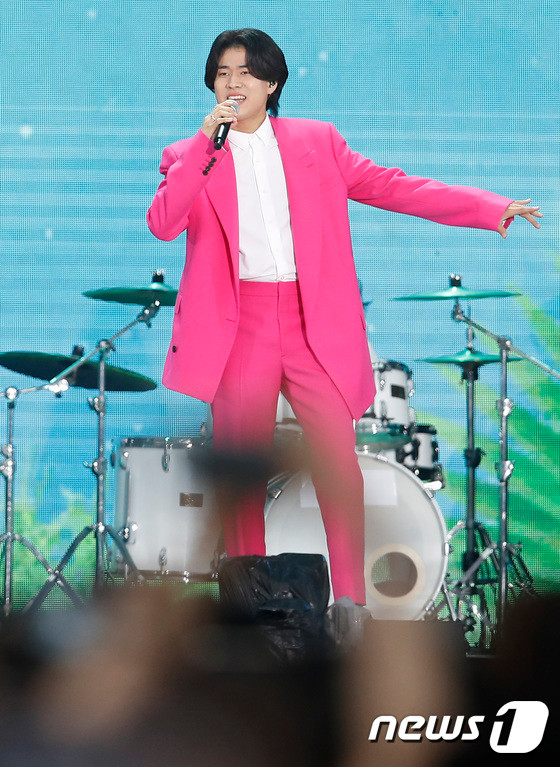 이무진, 낭만적인 음악으로 대중 마음 사로잡아 트로트신(新) 등극!