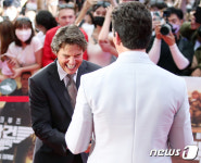 빵 터진 톰 크루즈