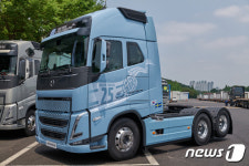 국내 판매 25주년 맞아 출시한 볼보트럭 FH540 한정 모델