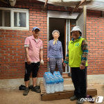 당진 고대면 옥현2리 새마을지도자‧부녀회, 식수난 농가에 생수 지원