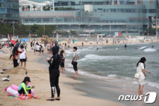 해운대백사장에서 날려버리는 더위