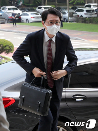 권익환 전 남부지검장, 검찰인사위 참석