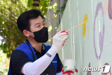 벽화 봉사하는 최상대 차관