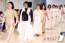 우아하게 패션 워킹 광진 시니어 모델 패션쇼
