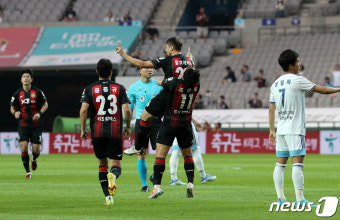 '엄원상 역전골' 울산, 서울에 2-1 승리…전북은 2위 도약(종합)