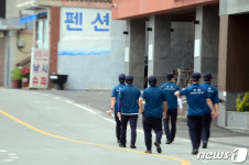일가족 실종 완도 신지면 마을 적막…일손 놓은 주민들 무사하길