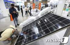 태양광 발전소 청소 로봇