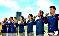 성과 다그치는 北 화성지구 살림집 건설장 선동원