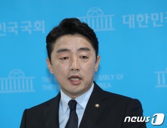 민주당 대표 출마 선언 기자회견하는 강훈식