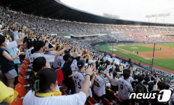 박용택 효과 2년 10개월만에 매진 기록한 잠실야구장