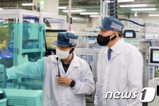 장영진 차관, LS일렉트릭 청주공장 현장방문