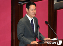 인사말하는 김한규 민주당 의원