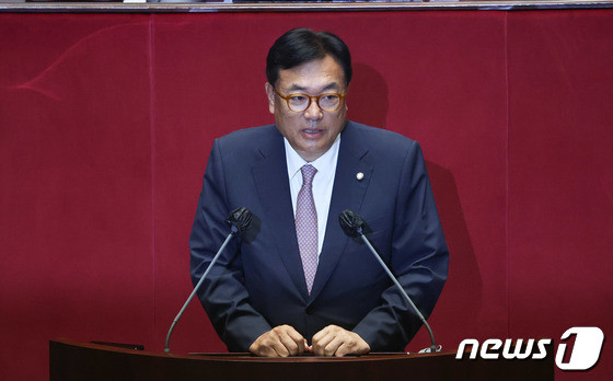 정진석, 국회에서의 대통령 야유는 곤욕 초래 강조