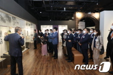 보훈처장, 정책자문위와 대한민국임시정부기념관 관람