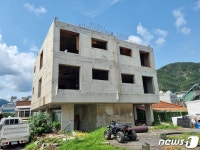 가평군 곳곳 짓다 만 건축물 ‘방치’…안전사고·범죄 우려