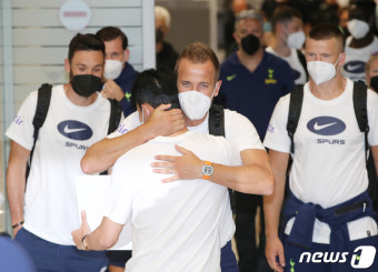 손흥민 주장, 토트넘 한국 방한! 태극기 들고 열정 펼친다