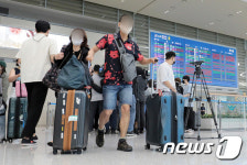엔진 결함 겪은 승객들