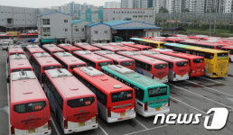파업으로 인해 차고지에 주차돼 있는 버스들