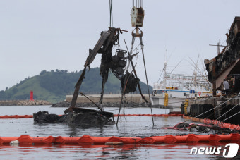 제주 한림항 어선 화재 실종자 1명 시신으로 발견(종합)