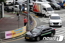 보행자 보이면, 운전자는 횡단보도 앞 일시정지