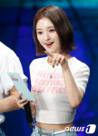 프로미스나인 나경, 손짓 하나에 팬심 술렁