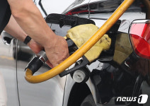 [뉴스1 PICK]휘발유·경유 값, 하락세…정유업계, 유류세 인하 반영 노력 중