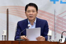 발언하는 성일종 정책위의장