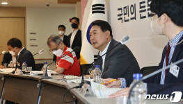 임대주택단지 찾은 尹 임대차법 개정 논의 필요…국회 중심 공론화 기대