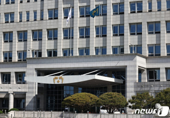 대통령실, 행정관 사내이사 겸직 의혹에 