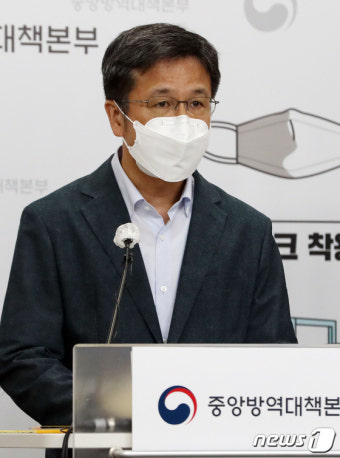 코로나19 항체 양성률 조사 계획 발표하는 김동현 한림대 의대교수