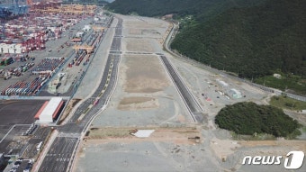 부산항 신항 6부두 진입도로 1.8 구간 개통