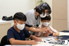 멘토의 눈높이 교육으로 뚝딱…직접 만들어보는 행복 가득한 우리 집