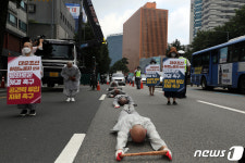 대우조선 공권력 투입 자제…조계종사노위, 평화해결 촉구 오체투지
