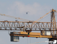 [뉴스1 PICK] 대우조선 하청노조 농성장에 뜬 경찰헬기…긴장감 고조