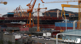 [뉴스1 PICK] 대우조선 하청노조 농성장에 뜬 경찰헬기…긴장감 고조