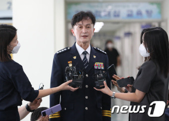 인터뷰하는 류삼영 서장